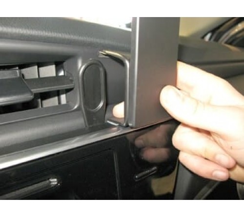 Proclip Toyota Auris 16-19 Center mount  high