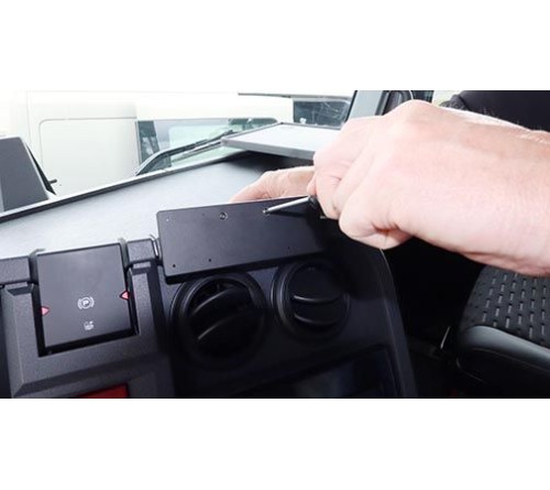 Proclip Renault T-series 23- Center mount - Heavy Duty