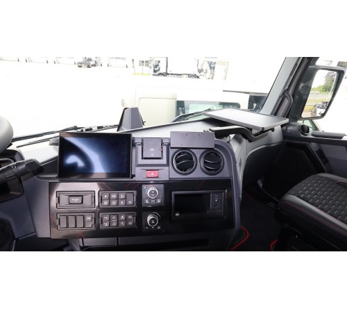 Proclip Renault T-series 23- Center mount - Heavy Duty