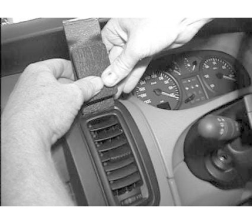 Proclip Opel Vivaro/Renault Trafic 02-10 Center mount RHD