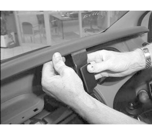 Proclip Opel Vivaro/Renault Trafic 02-10 Center mount RHD