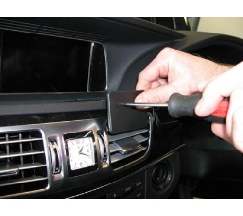 Proclip MB E-Class Sedan/Stationwagon 14- Center mount RHD