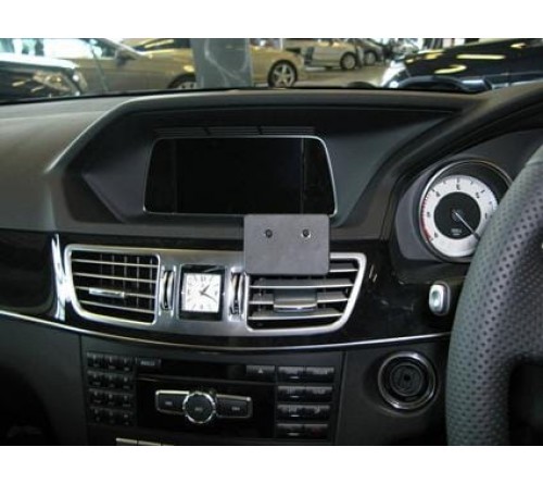 Proclip MB E-Class Sedan/Stationwagon 14- Center mount RHD