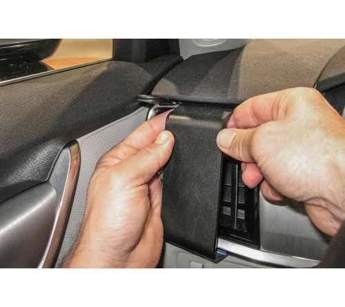 Proclip Volvo S90/ V90 17- left mount