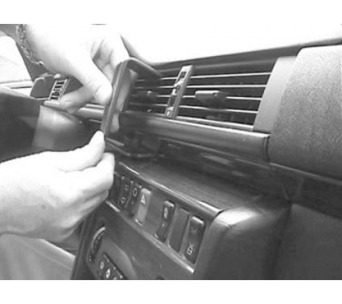 Proclip Mercedes W124 86-94 (200-500E) Center mount