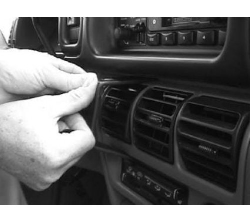 Proclip Chrysler Voyager 94-95 Center mount  low