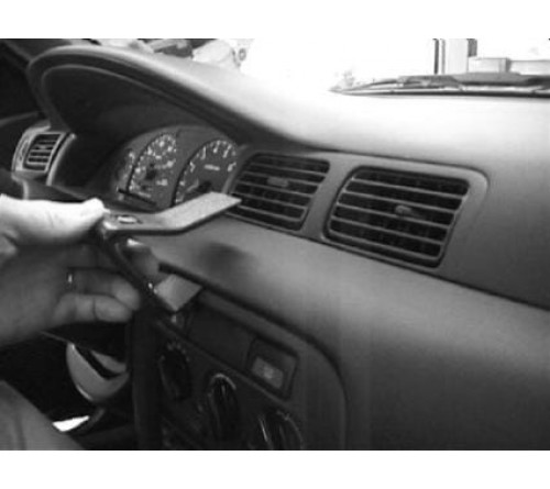 Proclip Nissan Sentra 95-99/200 SX 95-99 Center mount