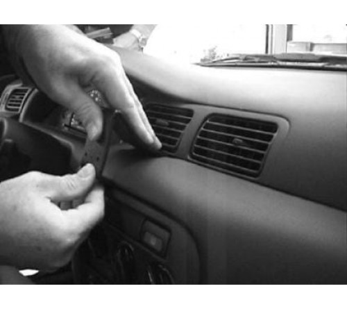 Proclip Nissan Sentra 95-99/200 SX 95-99 Center mount