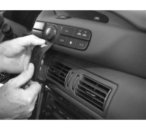 Proclip Mazda Millenia 95-02 center