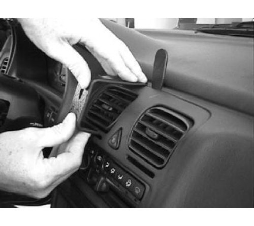 Proclip Subaru Legacy/Outback 95-99 USA Center mount