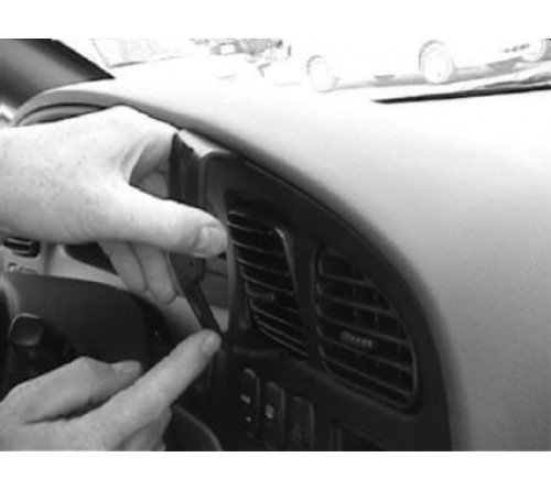 Proclip Kia Sephia/Shuma 98-00 Center mount