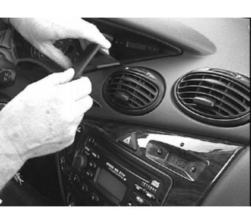 Proclip Ford Focus 99-04 - Center mount