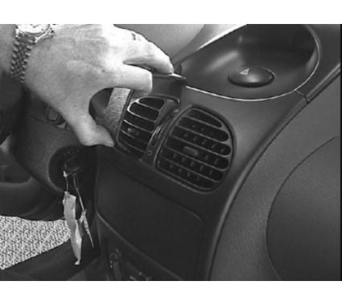Proclip Peugeot 206 99-08 Center mount