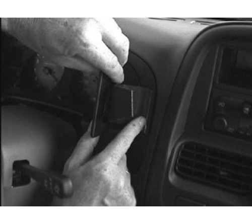 Proclip Nissan King Cab 00-06 Center mount-ONLY orig.radio