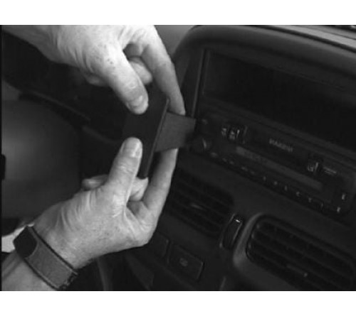 Proclip Nissan King Cab 00-06 Center mount-ONLY orig.radio