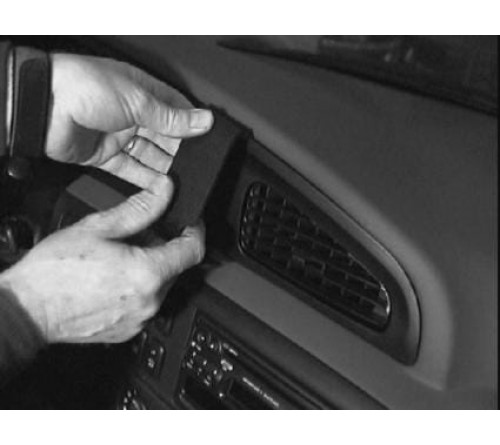 Proclip Kia Carnival 00-01 Center mount