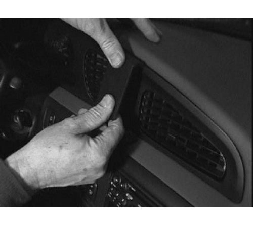 Proclip Kia Carnival 00-01 Center mount