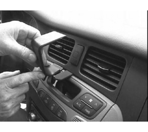 Proclip Hyundai Trajet 00-09 Center mount