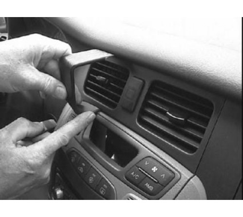 Proclip Hyundai Trajet 00-09 Center mount