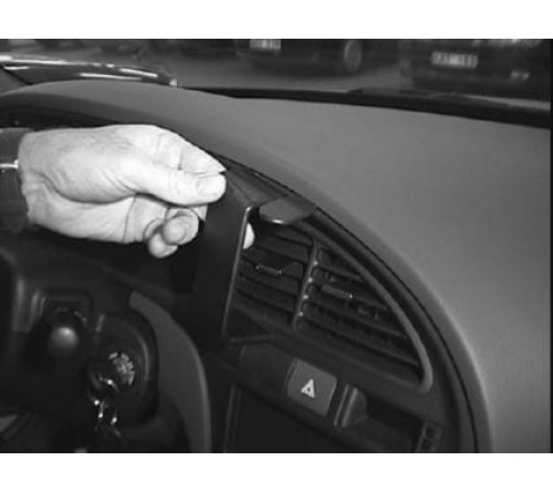 Proclip Hyundai Elantra 01-03 Center mount