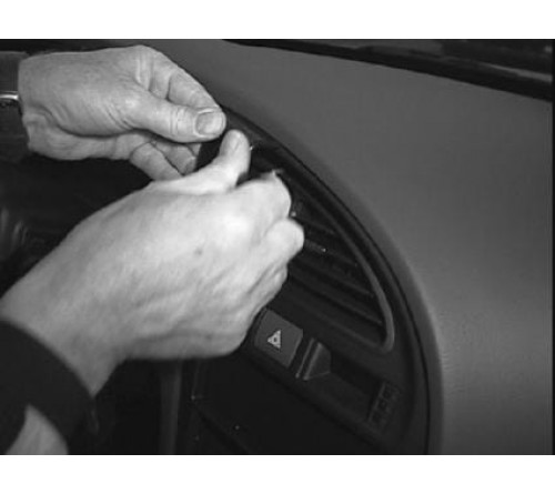 Proclip Hyundai Elantra 01-03 Center mount