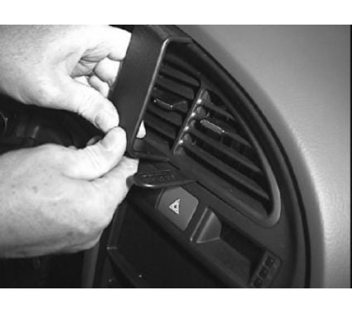 Proclip Hyundai Elantra 01-03 Center mount