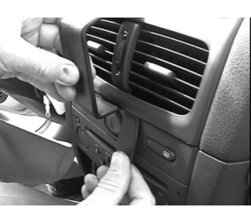 Proclip Renault Clio 02-05 Center mount