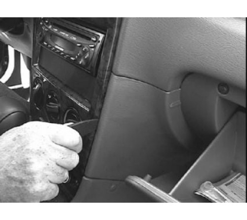 Proclip Kia Shuma II/Sephia II 01-06 Angled mount