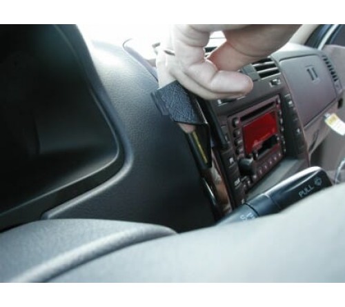 Proclip Kia Carnival 02-03 Center mount