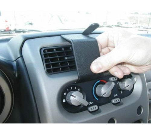 Proclip Nissan Frontier 03-04/Xterra 02-04 Center