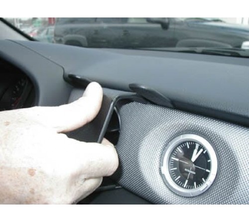 Proclip Mitsubishi Outlander 03-06 Center mount