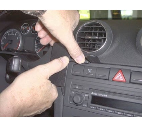 Proclip Audi A3 03-06 Center mount  low