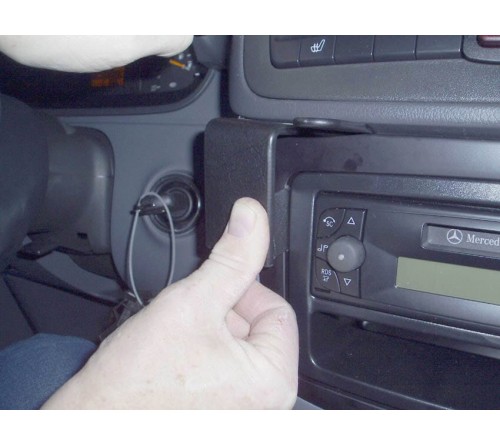 Proclip MB V-Class/Viano/Vito 04-06 Center mount  low