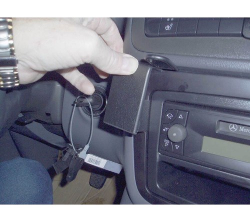 Proclip MB V-Class/Viano/Vito 04-06 Center mount  low