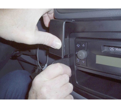 Proclip MB V-Class/Viano/Vito 04-06 Center mount  low