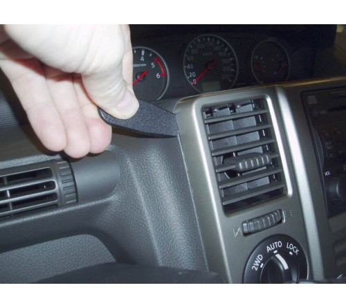 Proclip Nissan X-Trail 04-07 Center  NOT for car with navi.