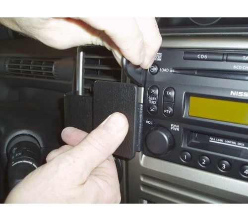 Proclip Nissan X-Trail 04-07 Center  NOT for car with navi.