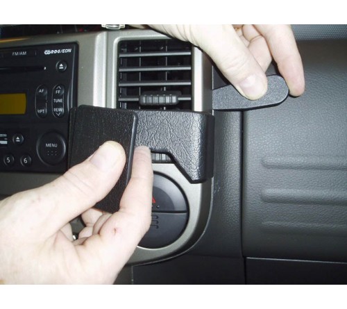 Proclip Nissan X-Trail 04-07 Angled  NOT for car with navi.