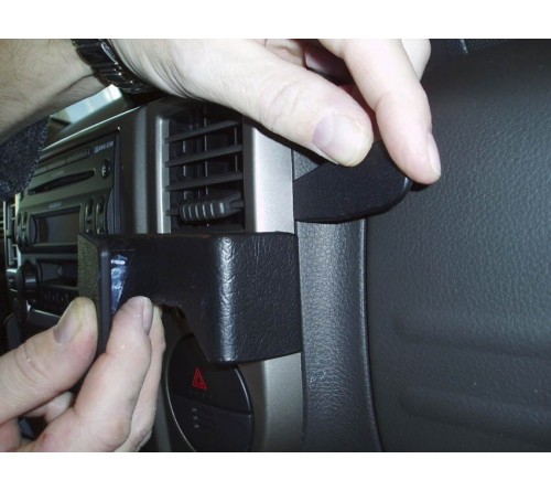 Proclip Nissan X-Trail 04-07 Angled  NOT for car with navi.