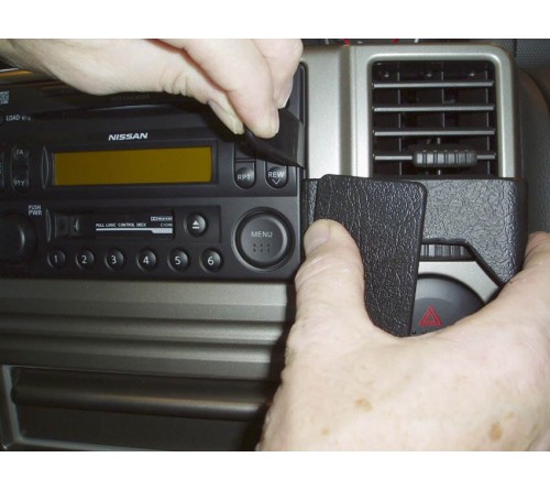 Proclip Nissan X-Trail 04-07 Angled  NOT for car with navi.