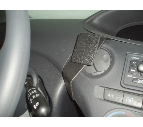 Proclip Toyota Yaris 03-05 Center mount