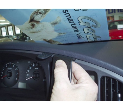 Proclip Hyundai Elantra 04-06 Center mount