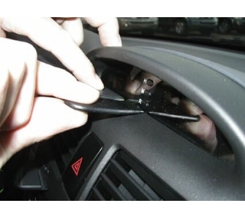 Proclip Kia Spectra EX/SX/5 05-06 Center mount