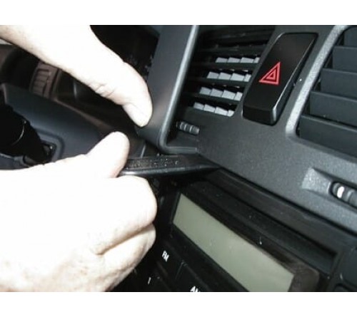 Proclip Kia Spectra EX/SX/5 05-06 Center mount