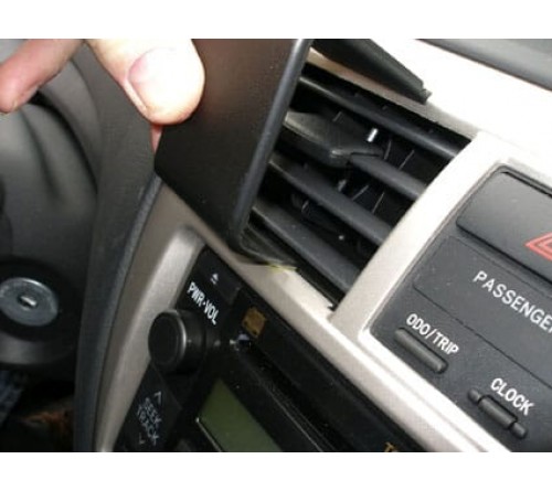 Proclip Toyota Yaris 07-11 USA Center mount