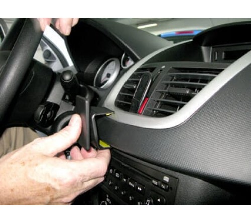 Proclip Peugeot 206+ 09-13 Center mount
