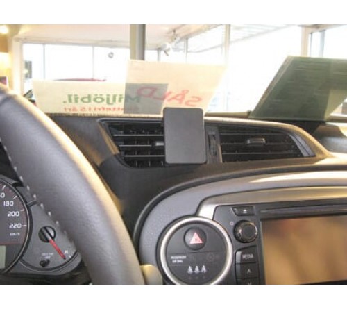 Proclip Toyota Yaris 12-14 Center mount