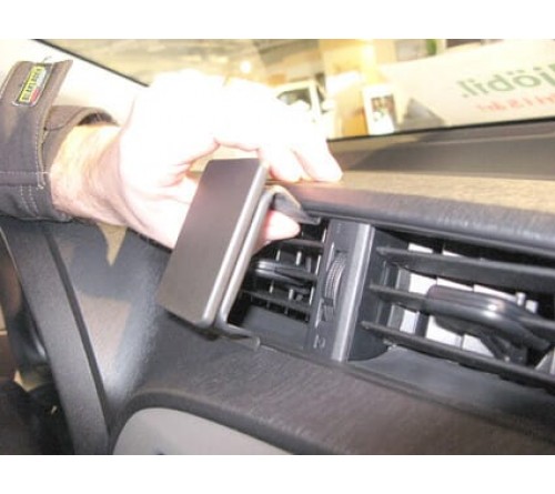 Proclip Toyota Yaris 12-14 Center mount