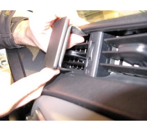 Proclip Toyota Yaris 12-14 Center mount