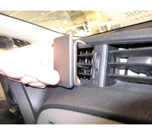 Proclip Toyota Yaris 12-14 Center mount